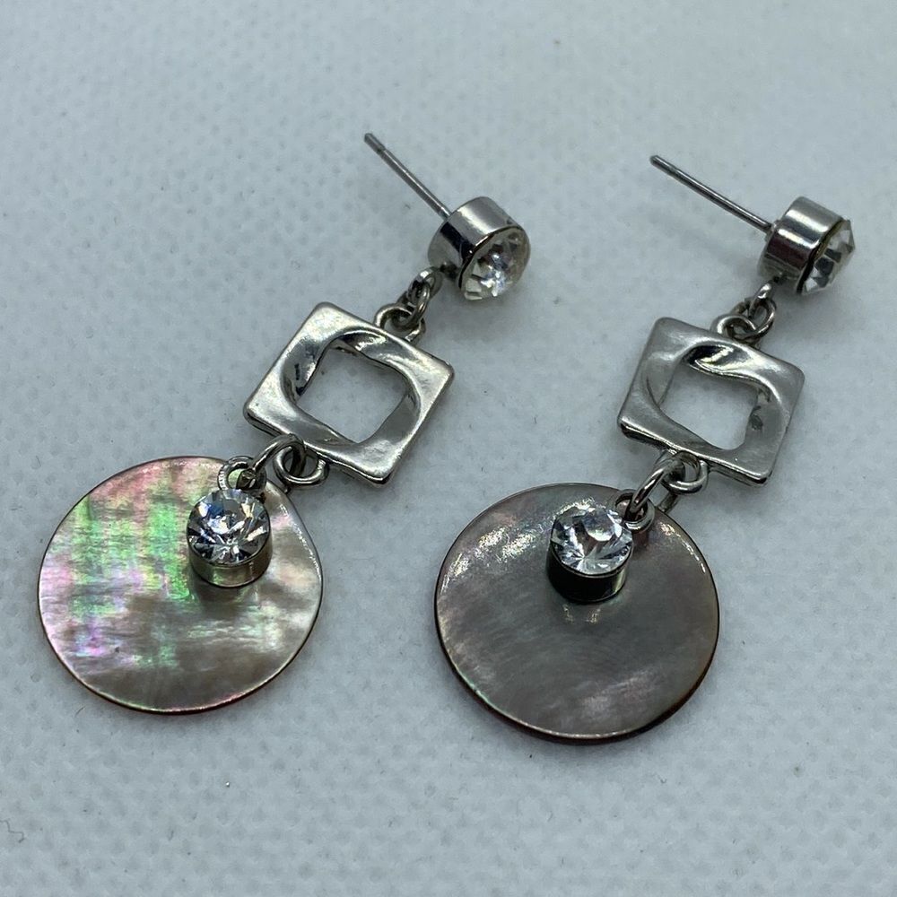 💛 Silver Tone Shell & Rhinestone Dangle Earrings - Picture 3 of 3